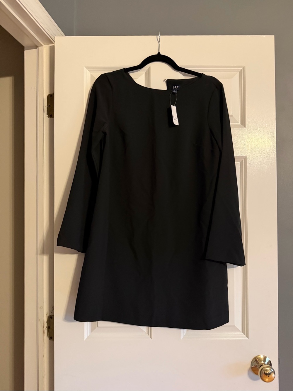 GAP Black Long-Sleeve Shift Dress